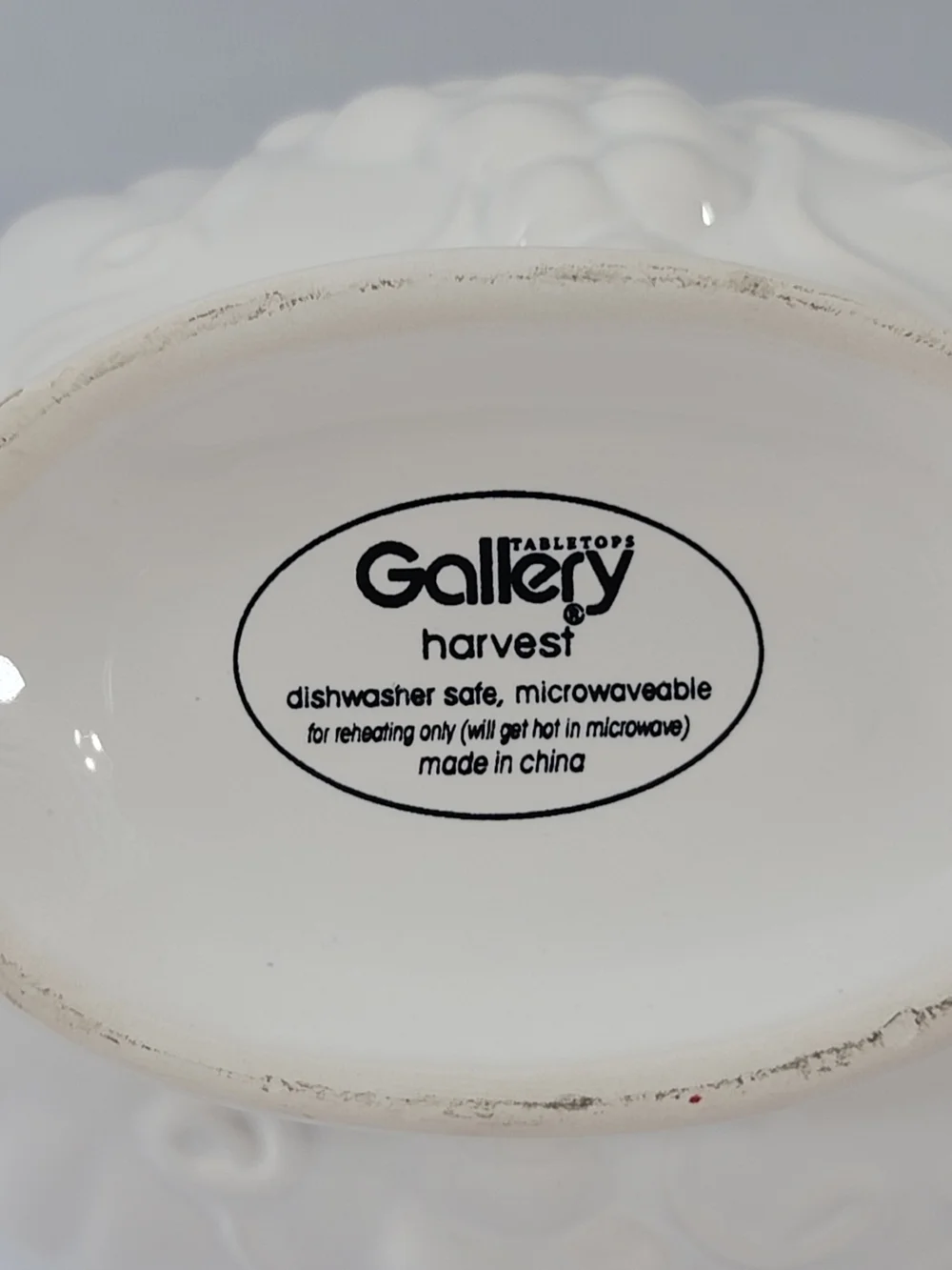 Tabletops Gallery Harvest White Ceramic Gravy Boat Glossy, Dishwasher/MW Safe